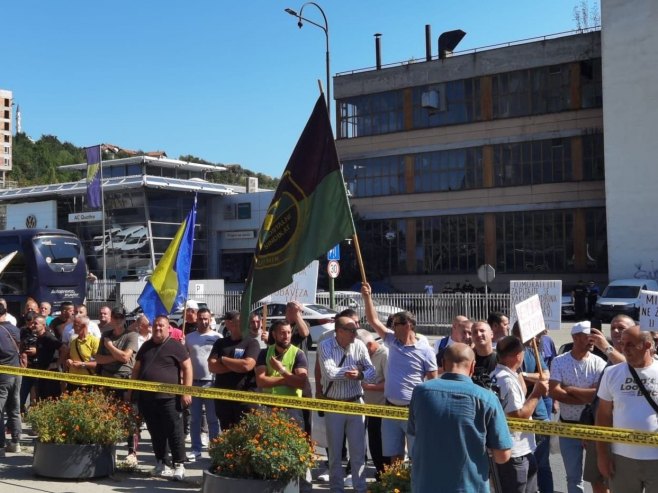 Протест рудара (Фото: avaz.ba) Протест рудара (Фото: avaz.ba) -