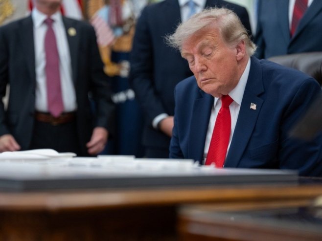 Од данас у оптицају новчић од једног долара са Трамповим ликом