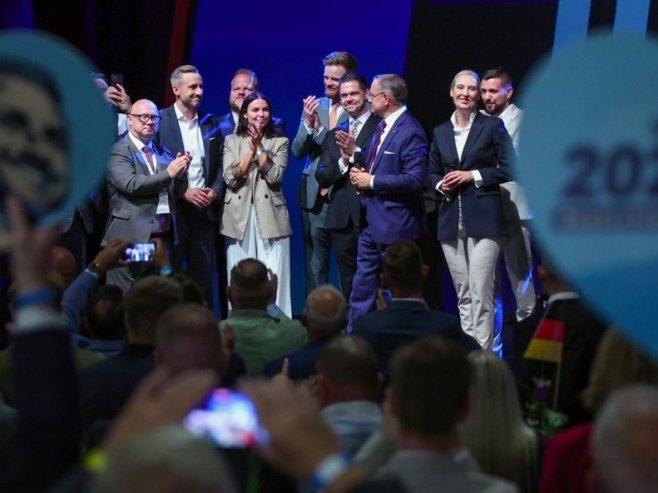 Прослава у АфД-у (фото: EPA/FILIP SINGER) Прослава у АфД-у (фото: EPA/FILIP SINGER) -