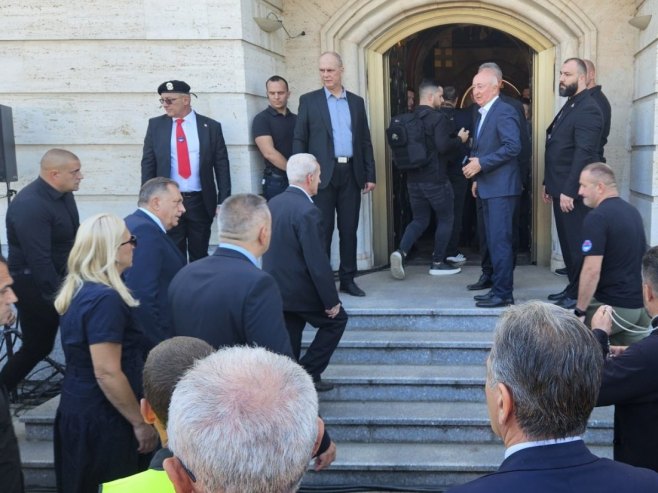 Минић, Стевандић, Цвијановићева и Додик одали почаст генералу Младићу (ФОТО/ВИДЕО)