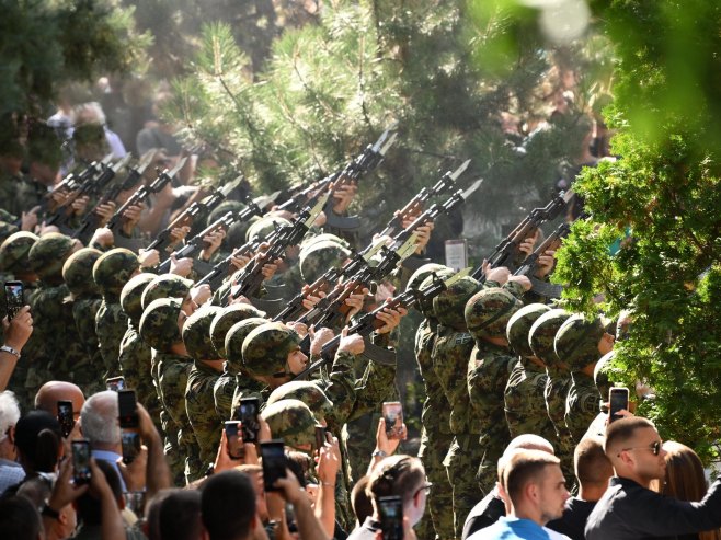 Сахрана генерала Ратка Младића, Топчидерско гробље у Београду (фото: TANJUG/ AMIR HAMZAGIĆ) Сахрана генерала Ратка Младића, Топчидерско гробље у Београду (фото: TANJUG/ AMIR HAMZAGIĆ) -