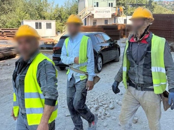 Затечена четири страна радника без потребних дозвола Затечена четири страна радника без потребних дозвола - Фото: Уступљена фотографија