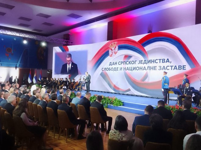 УЖИВО: Вучић: Дан српског јединства је обавеза према будућности, да заставу предамо онима који долазе послије нас; Уручење одликовања