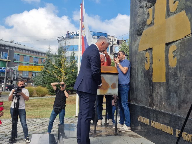 Полагање вијенаца у Брчком - Фото: СРНА