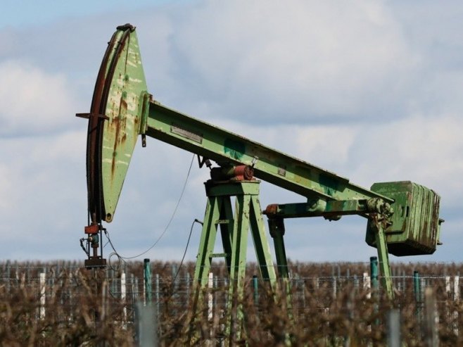 Нафтна бушотина (Фото: EPA/RONALD WITTEK, илустрација) - 