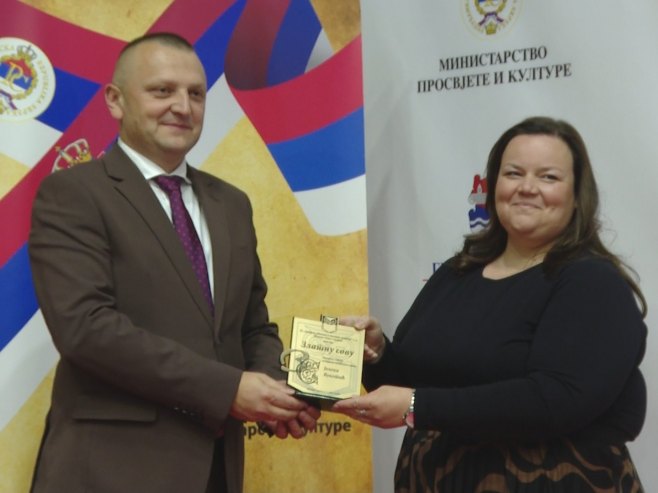 Јелени Вукотић уручена награда "Златна сова", а Бериславу Благојевићу "Совица" (ВИДЕО)