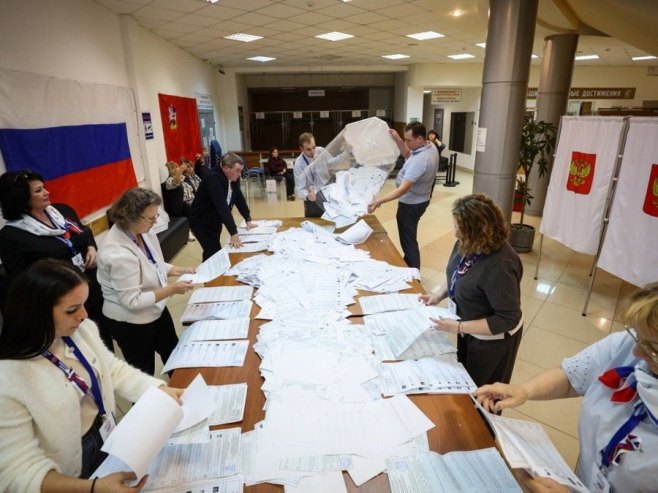 Избори у Русији (фото: EPA/MAXIM SHIPENKOV) Избори у Русији (фото: EPA/MAXIM SHIPENKOV) -