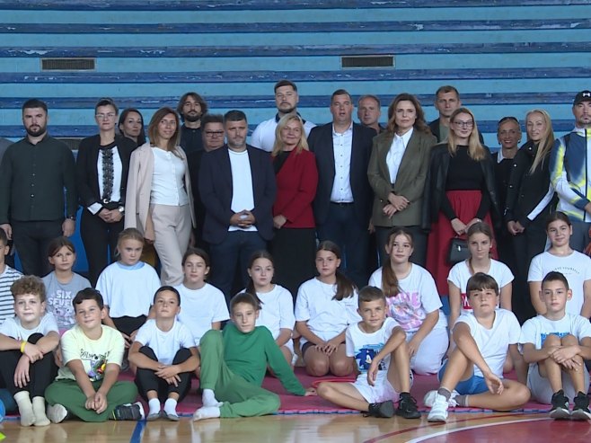 Донација школама у Приједору Донација школама у Приједору - Фото: РТРС