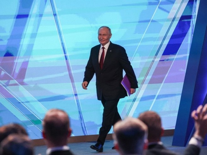 Владимир Путин (фото: EPA/MAXIM SHIPENKOV) - 