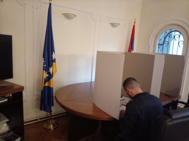Београд - општи избори у БиХ - отворено бирачко мјесто у Амбасади БиХ - Фото: СРНА