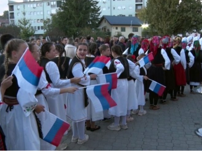 Лакташи: Улицама града прошла литија (ВИДЕО)