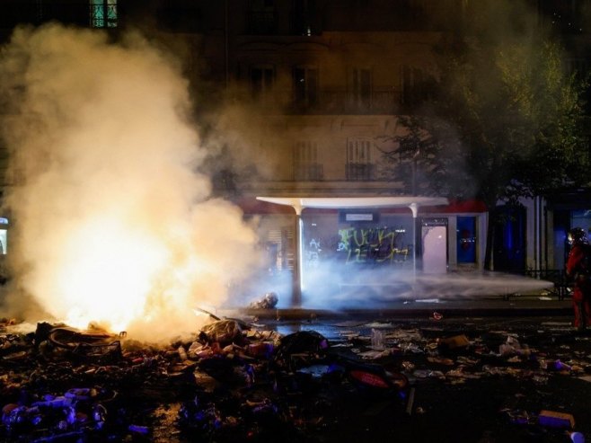 Протести у Француској (фото: EPA/MOHAMMED BADRA) - 
