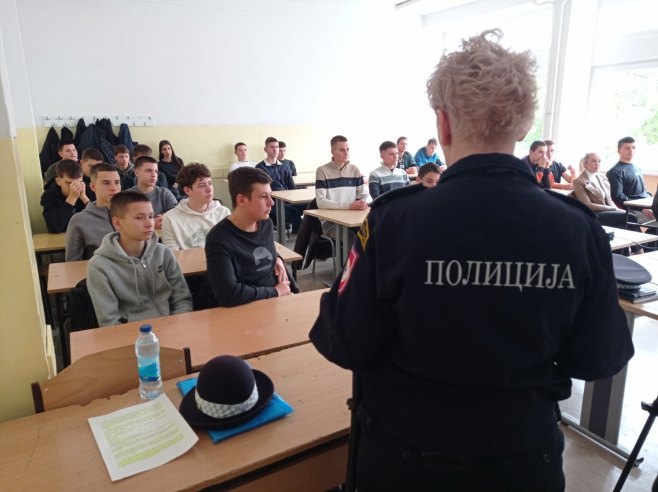 Превентивна кампања за средњошколце - Вршњачко насиље не смије бити прећутано (ВИДЕО)