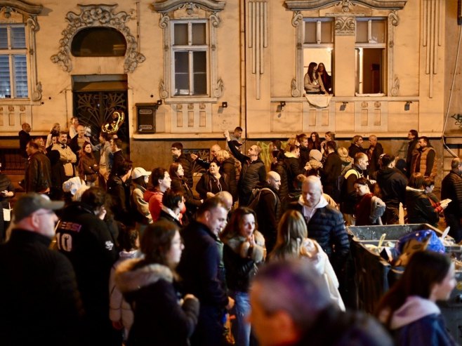 Скуп Студентске листе на Славији (Фото: TANJUG/ OLIVER BUNIĆ/bs) Скуп Студентске листе на Славији (Фото: TANJUG/ OLIVER BUNIĆ/bs) -