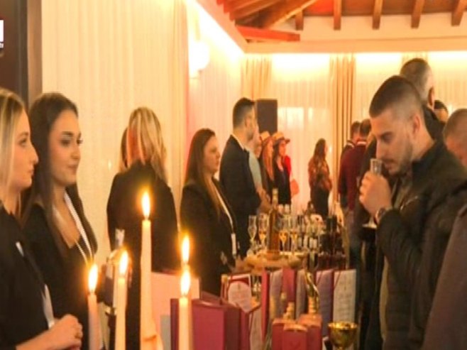 Више од 40 излагача на фестивалу "Ракије Српске" у Трну код Лакташа (ВИДЕО)