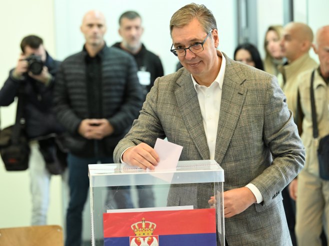 Вучић гласао у Београду