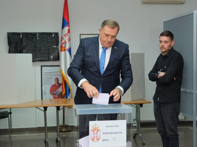 Додик гласао у Бањалуци: Стало ми је до мирне и стабилне  Србије која воли и поштује Српску (ВИДЕО)