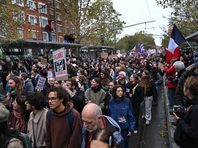 Побуна младих у Европи - протести и данас, полиција на ногама